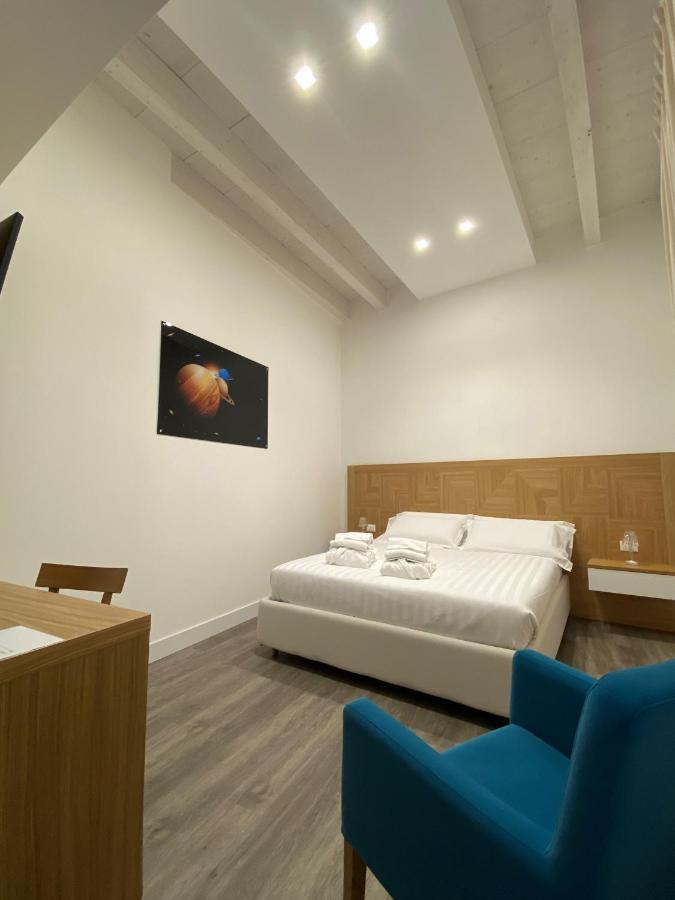Star Suite Таранто Екстериор снимка