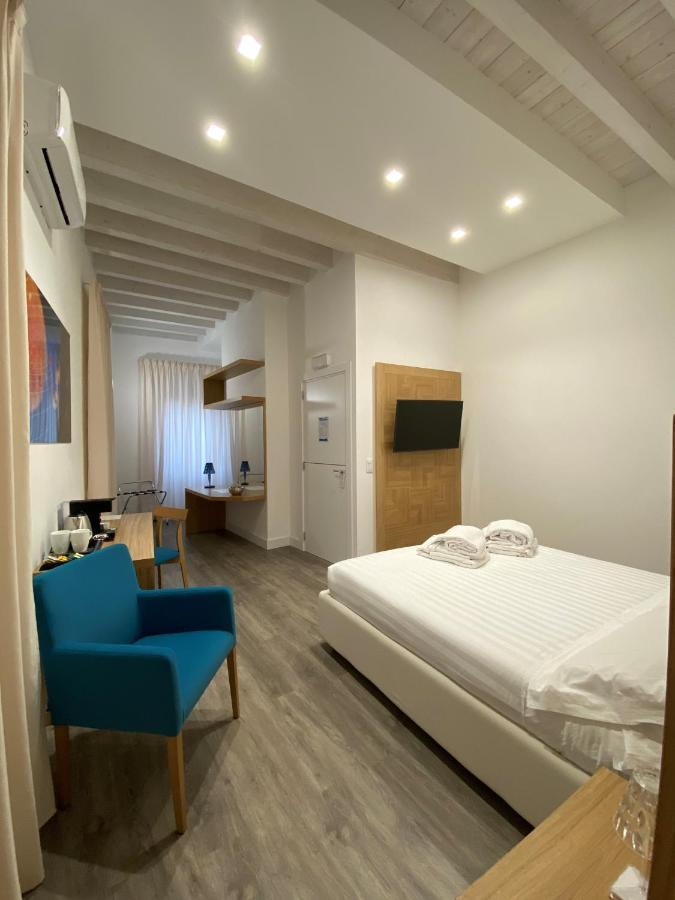 Star Suite Таранто Екстериор снимка